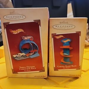 Hallmark Keepsake Ornaments Lot Of 2 Hot Wheels Ornaments Corkscrew Garage Ramp